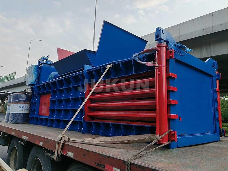 Compaction Process Textile Baler Operation Image