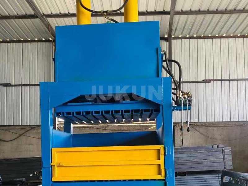 Industrial Power Heavy-duty paper baler operation